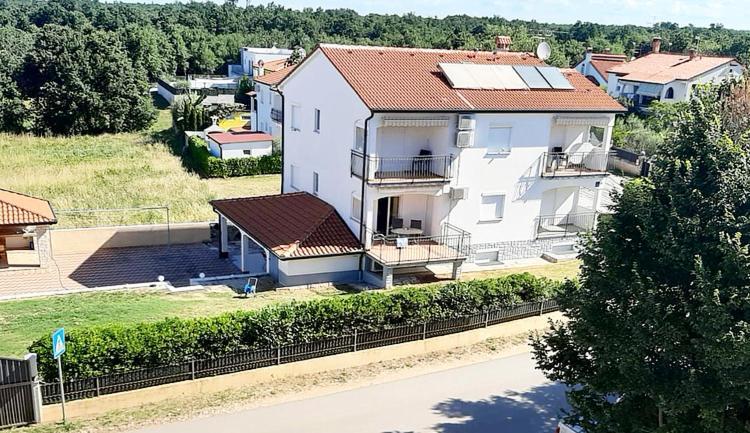 Guesthouse Pejo Пореч Экстерьер фото